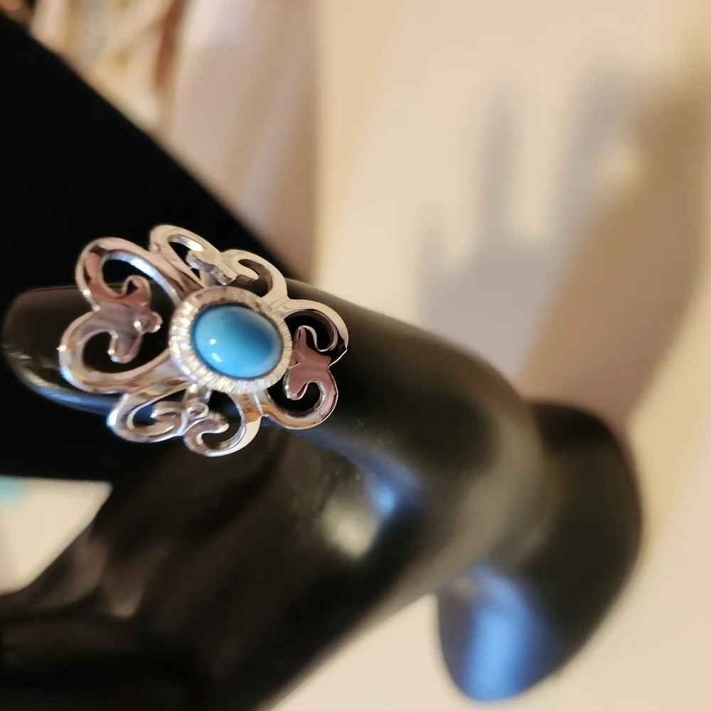 Sarah coventry Silvertone and Faux Turquoise Ring